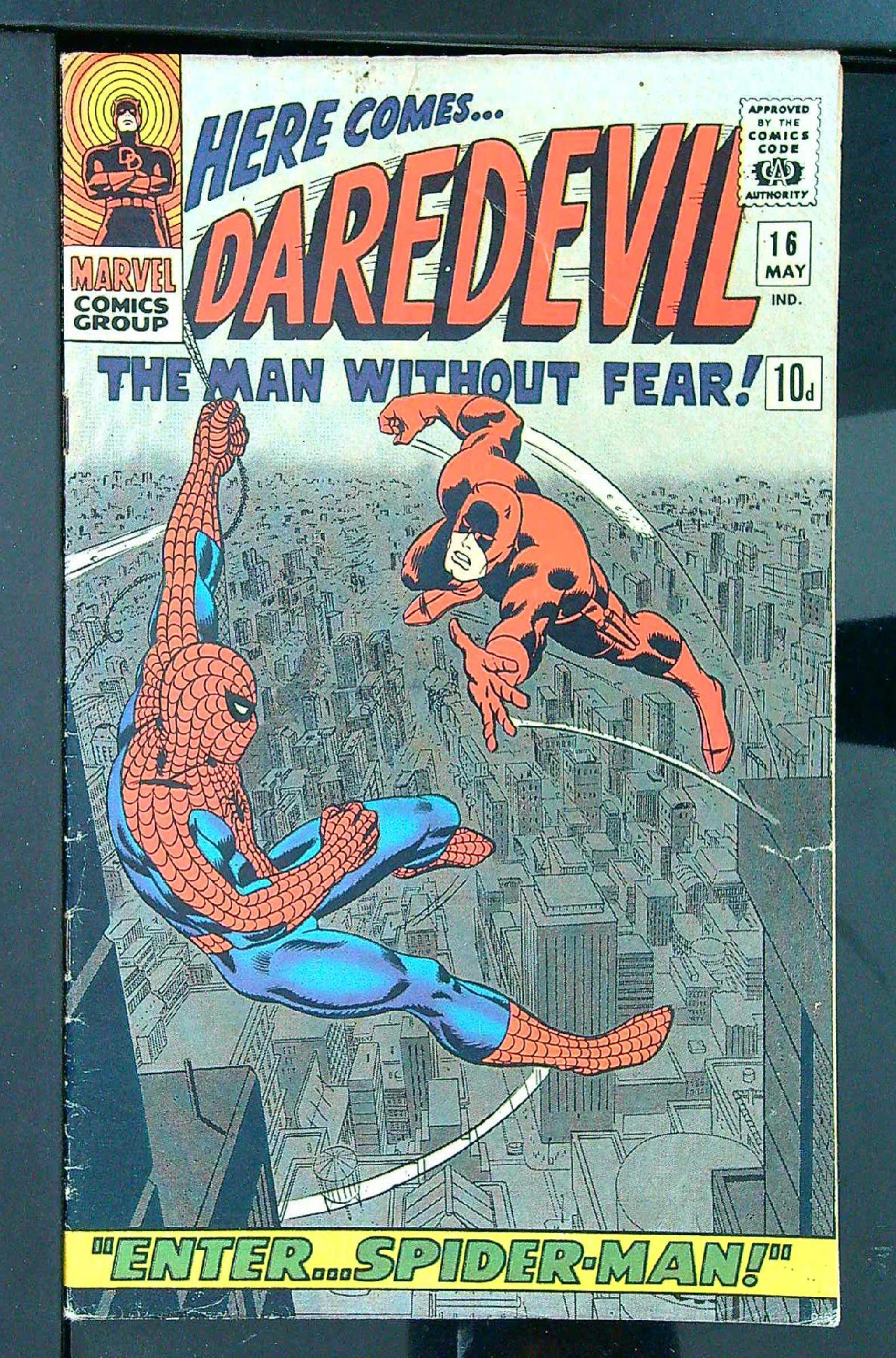 Cover of Daredevil (Vol 1) #16. One of 250,000 Vintage American Comics on sale from Krypton!